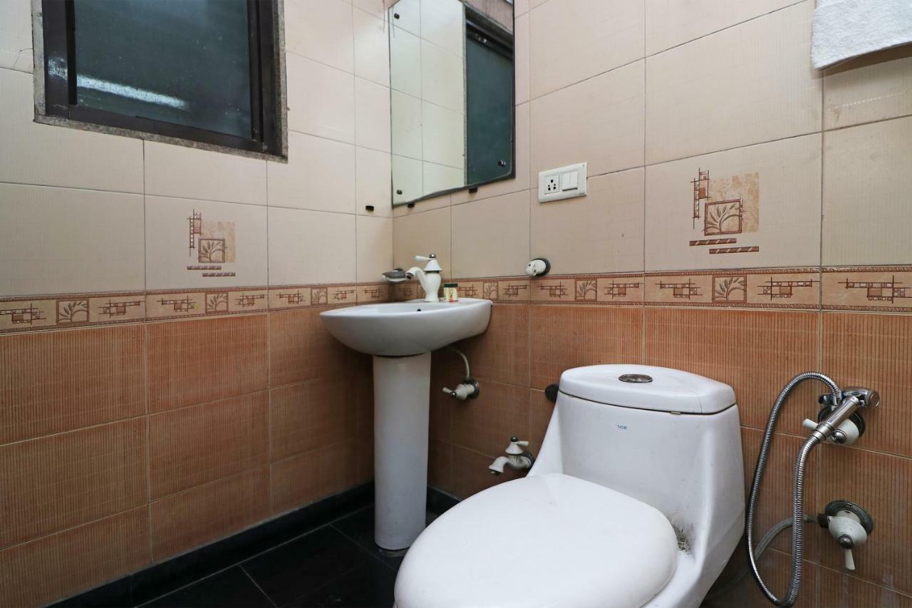 Oyo 24672 Bharat Guest House Дели Экстерьер фото