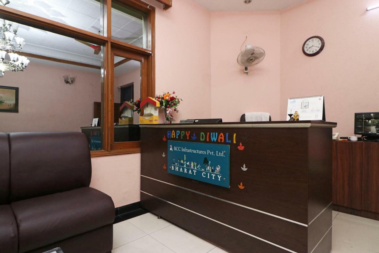 Oyo 24672 Bharat Guest House Дели Экстерьер фото