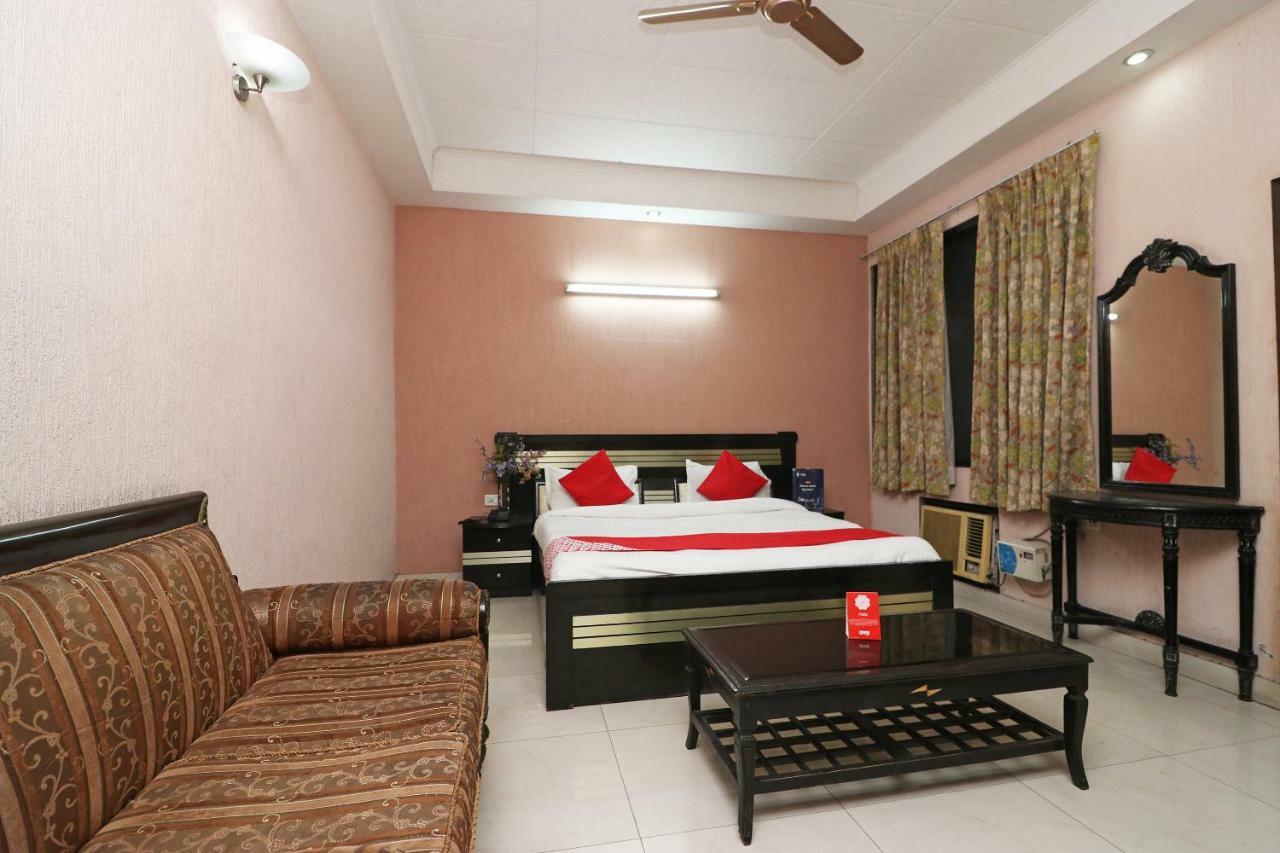Oyo 24672 Bharat Guest House Дели Экстерьер фото