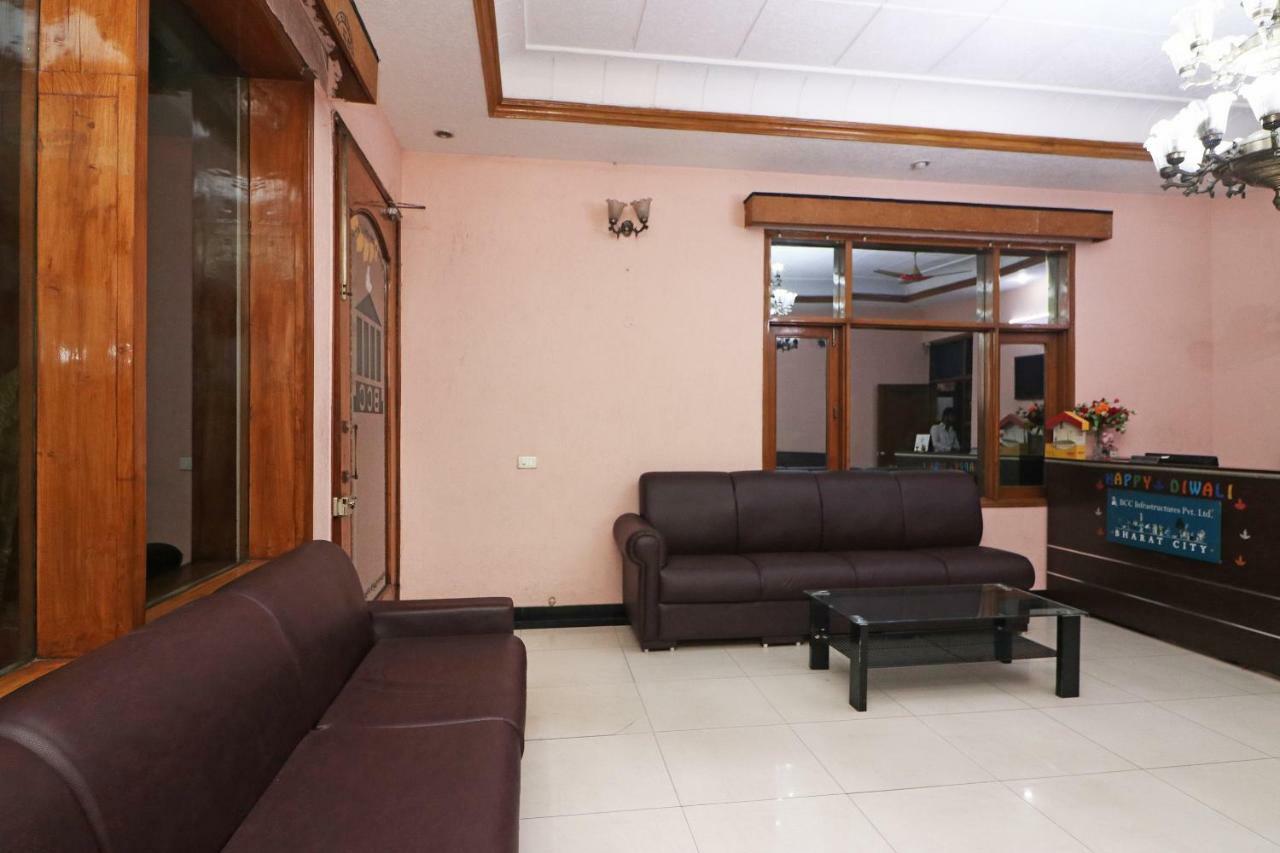 Oyo 24672 Bharat Guest House Дели Экстерьер фото