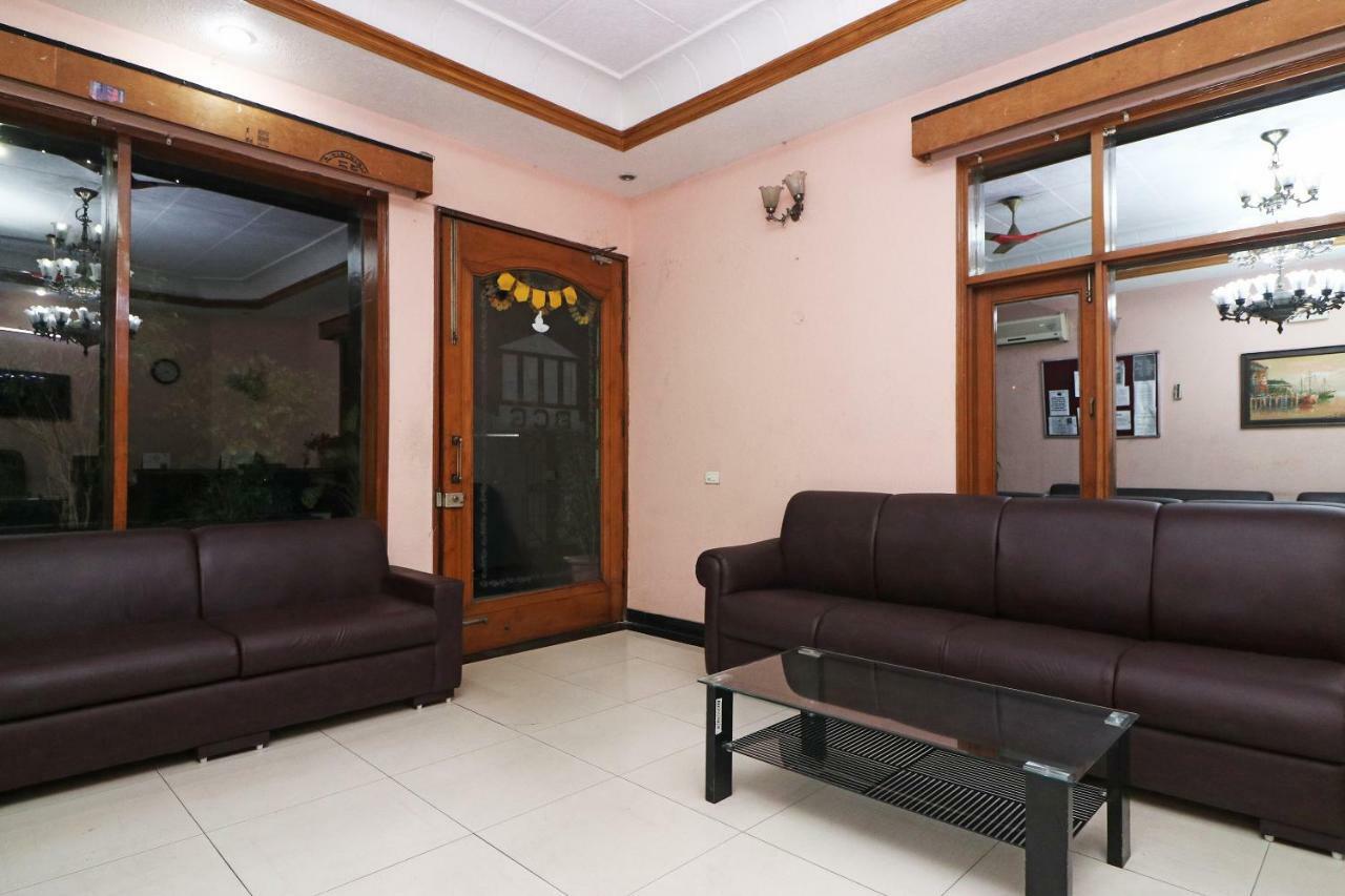 Oyo 24672 Bharat Guest House Дели Экстерьер фото