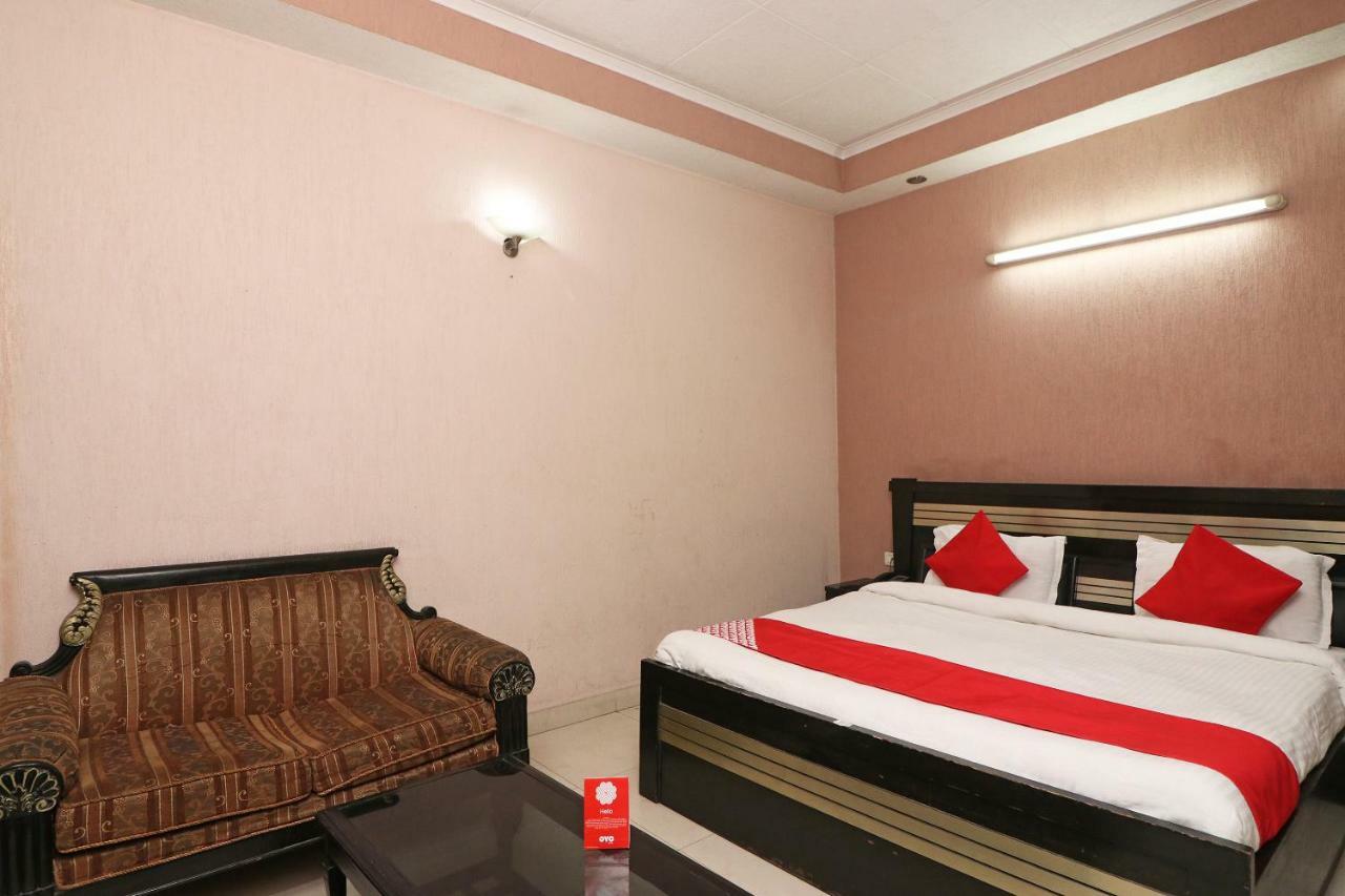 Oyo 24672 Bharat Guest House Дели Экстерьер фото