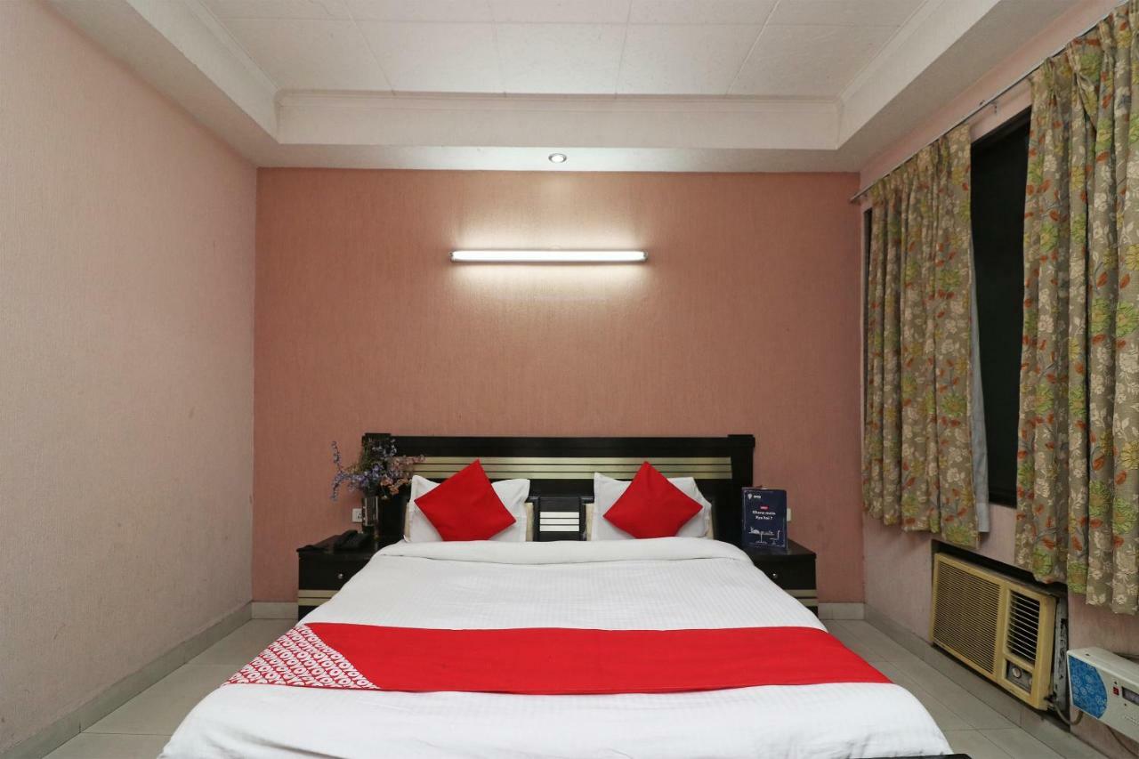 Oyo 24672 Bharat Guest House Дели Экстерьер фото
