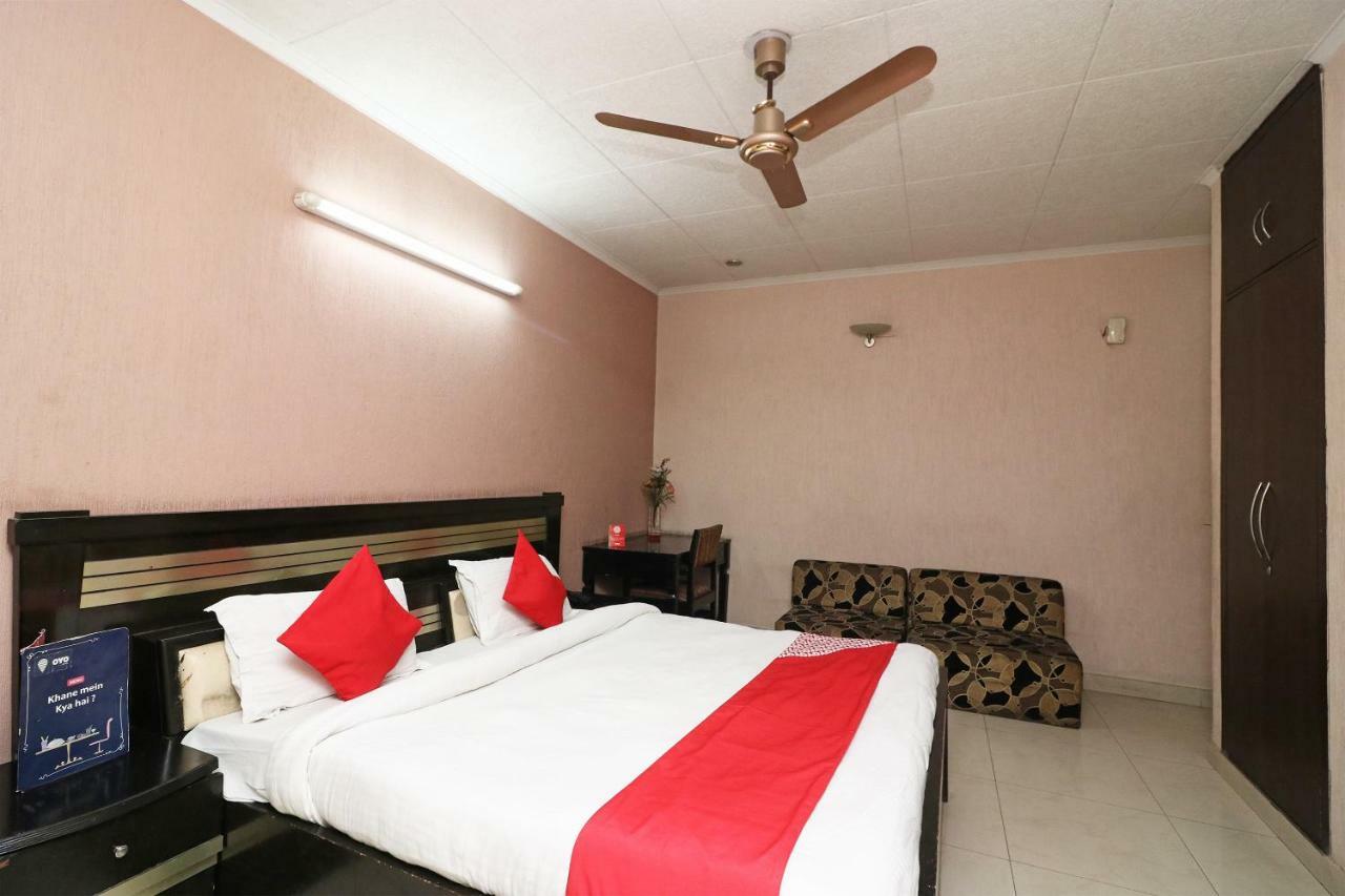 Oyo 24672 Bharat Guest House Дели Экстерьер фото