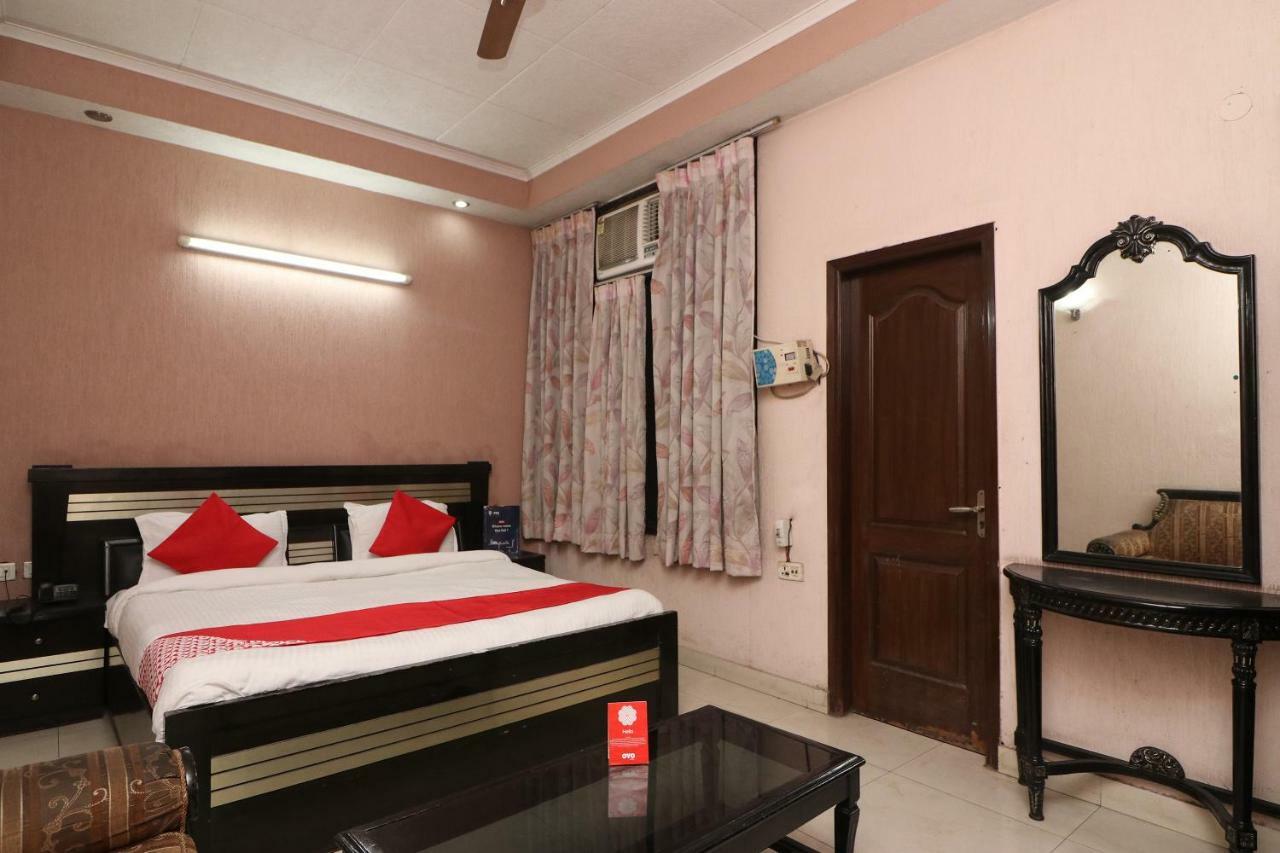 Oyo 24672 Bharat Guest House Дели Экстерьер фото